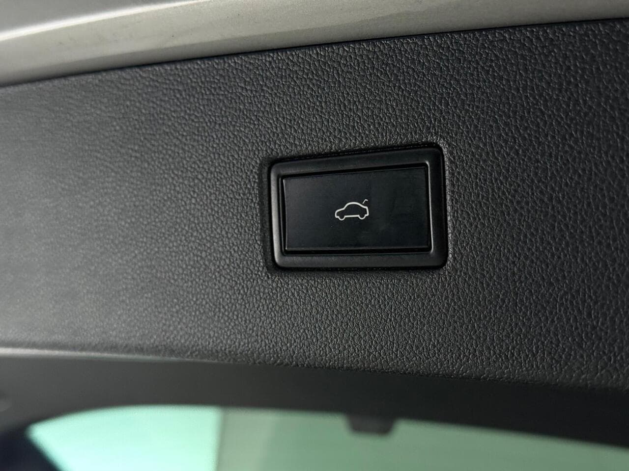 Volkswagen Tiguan thumbnail Misc Controls