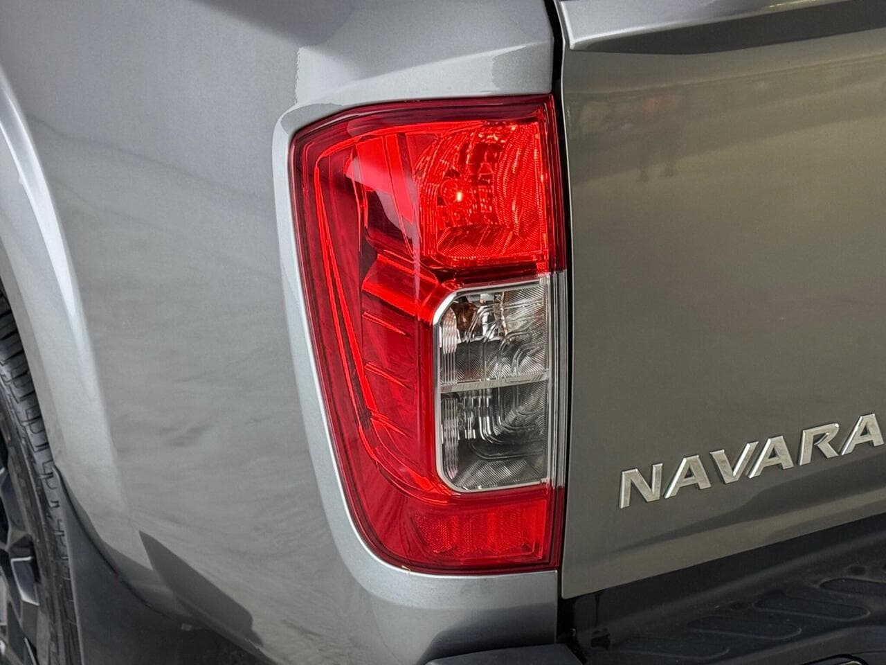 Nissan Navara thumbnail Lights Rear