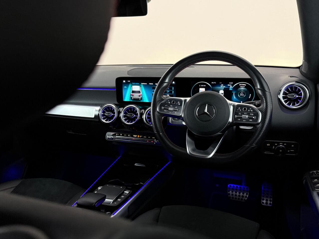 Mercedes-Benz GLB thumbnail Interior Front