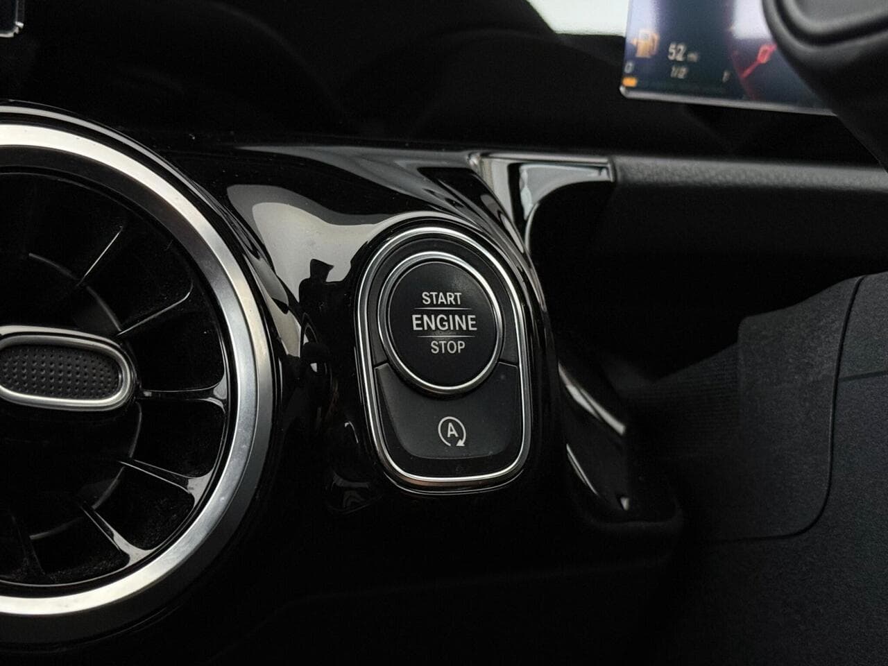 Mercedes-Benz GLA thumbnail Interior Front