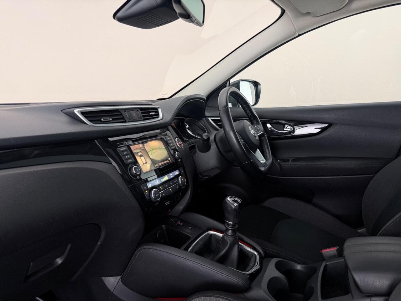 Nissan Qashqai thumbnail Interior Front