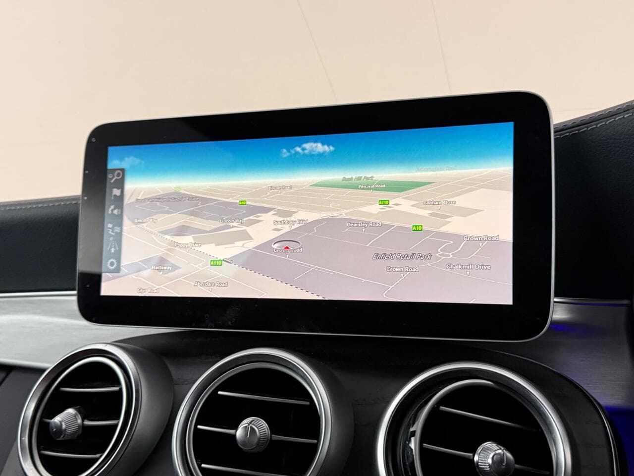 Mercedes-Benz C Class thumbnail Infotainment System