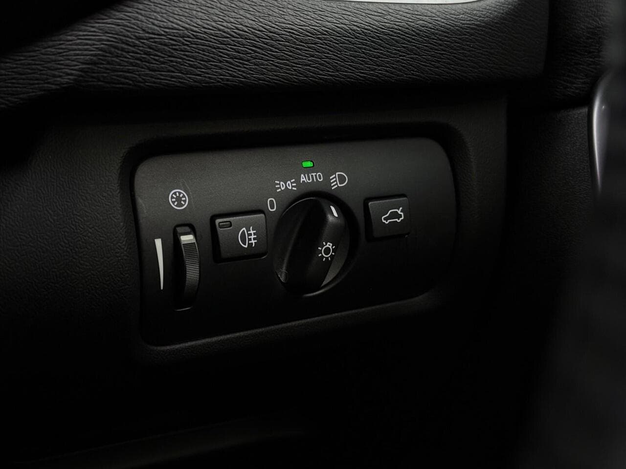 Volvo V40 thumbnail Misc Controls