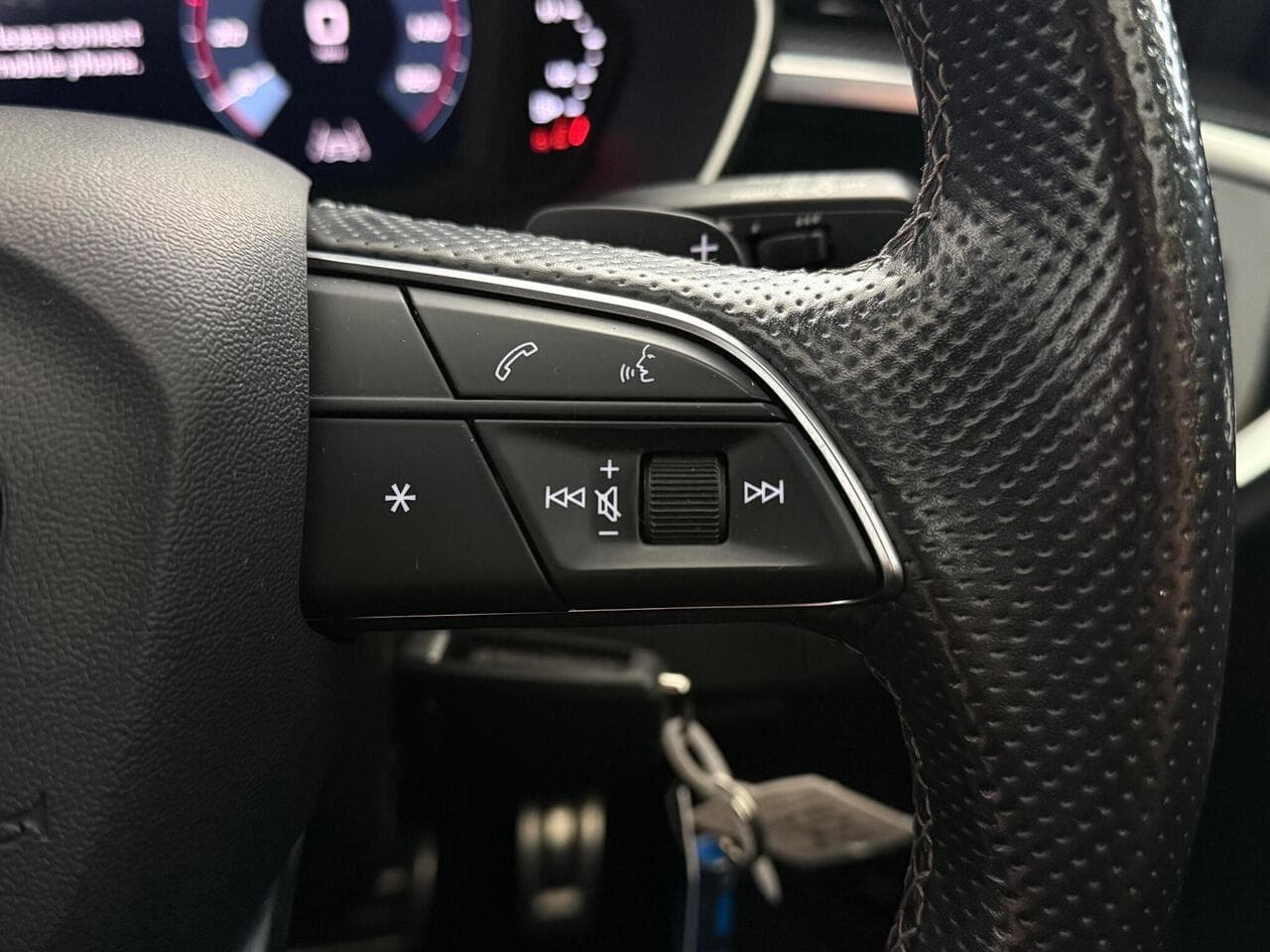 Audi Q3 thumbnail Misc Controls