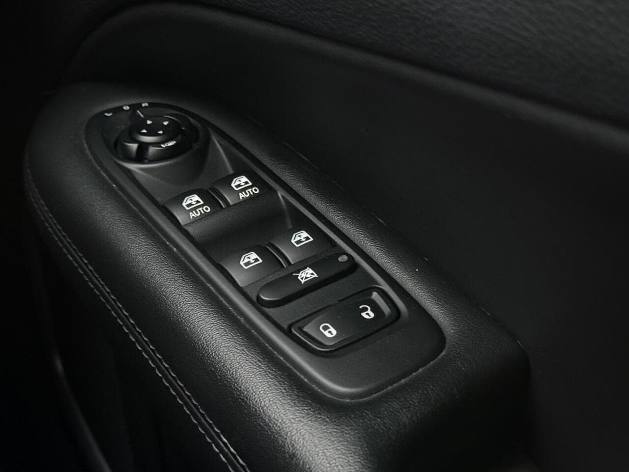 Jeep Compass thumbnail Misc Controls