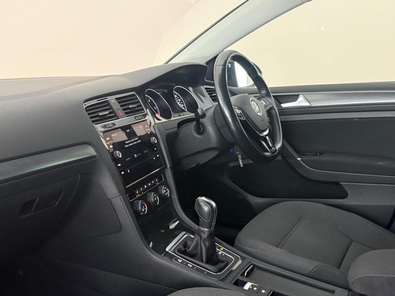 Volkswagen Golf thumbnail Interior Front