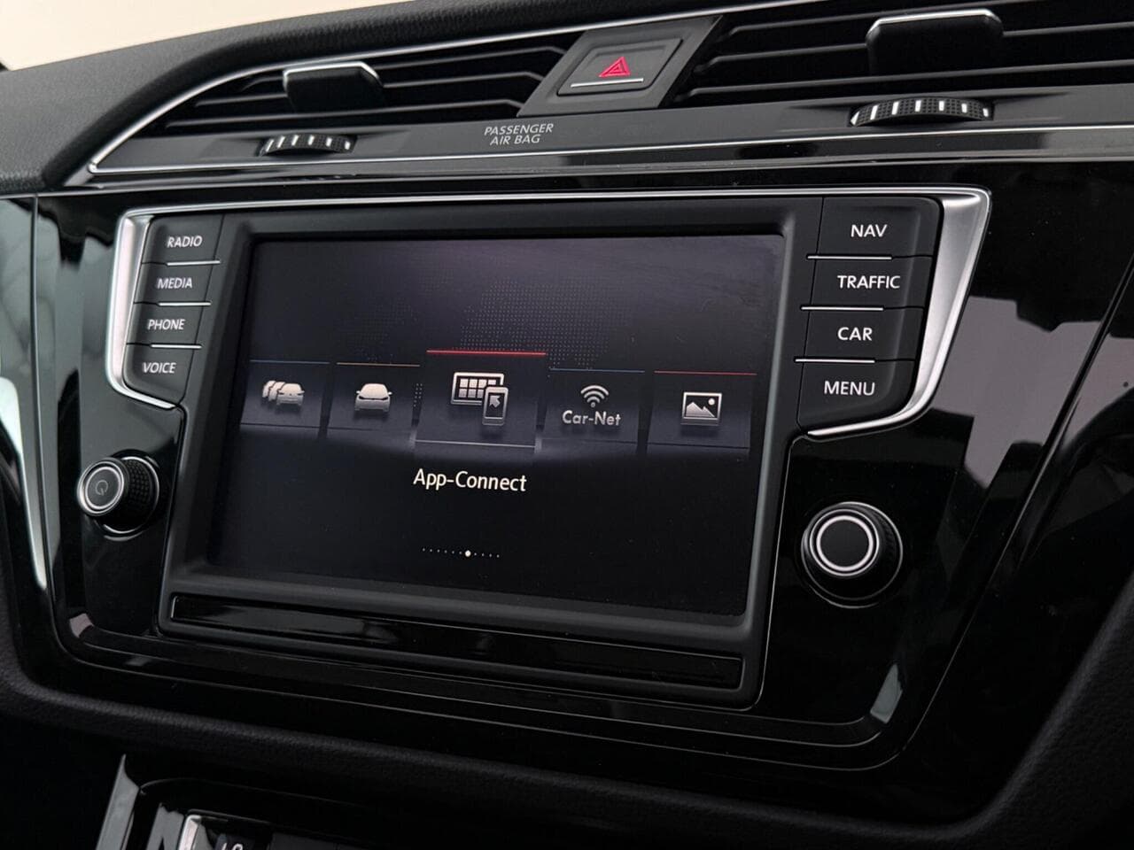 Volkswagen Touran thumbnail Infotainment System