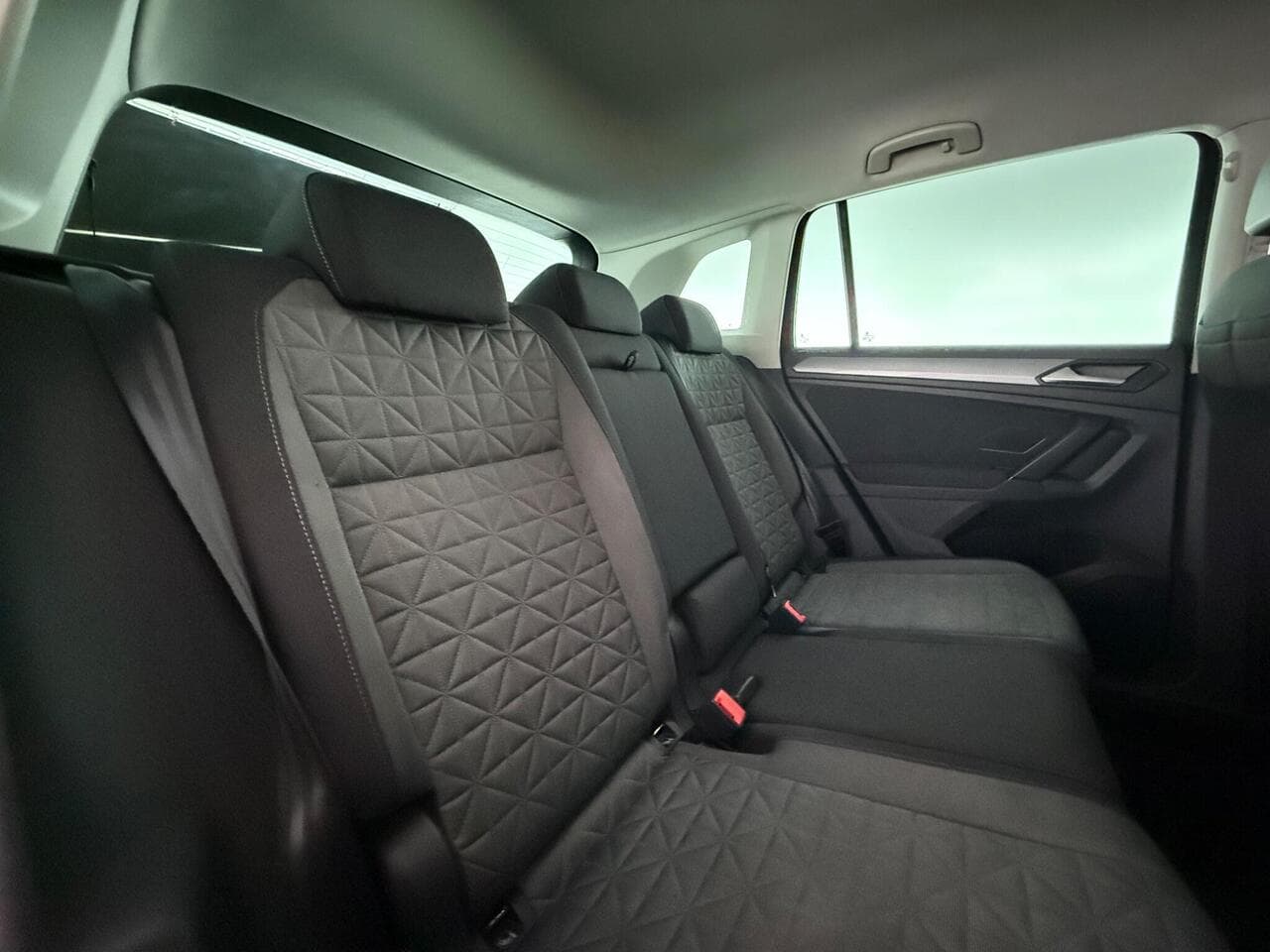 Volkswagen Tiguan thumbnail Seats Rear