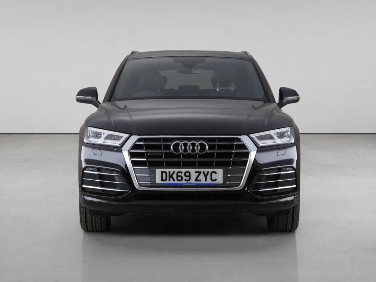 Audi Q5 thumbnail Front