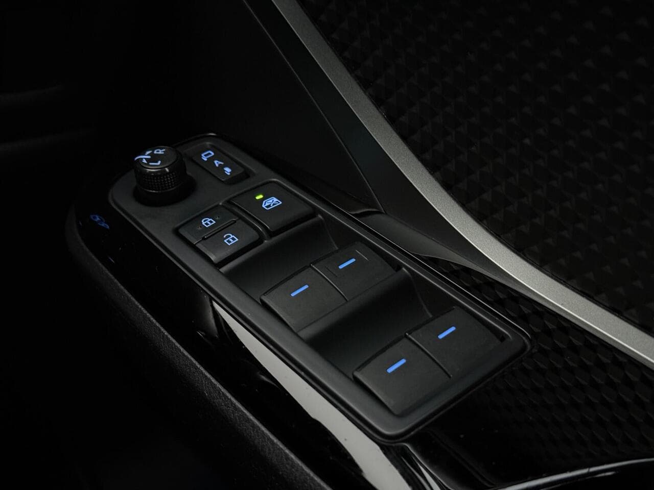 Toyota C-HR thumbnail Misc Controls