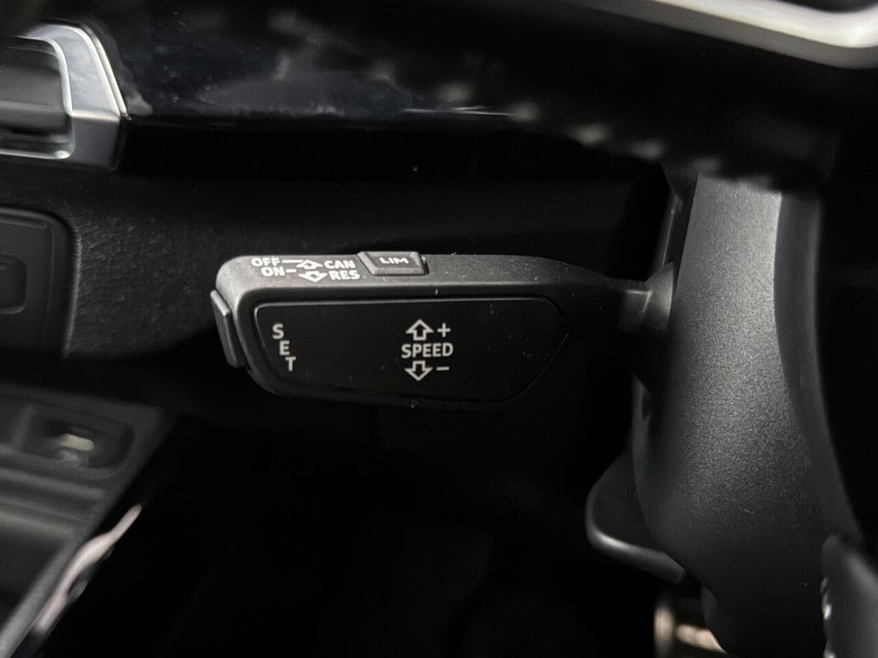 Audi Q2 thumbnail Misc Controls
