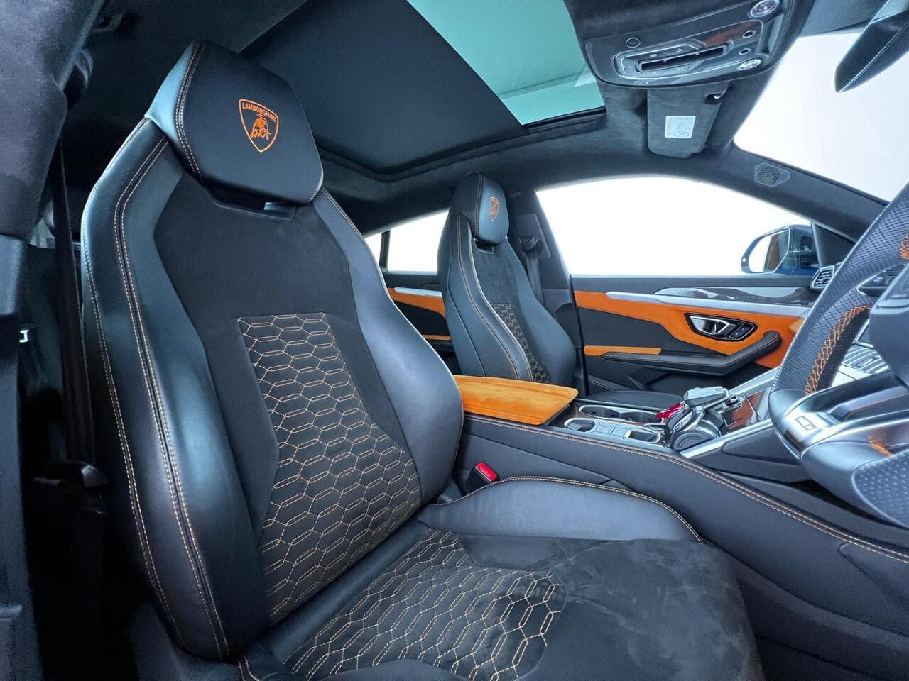 Lamborghini Urus thumbnail Seat Driver