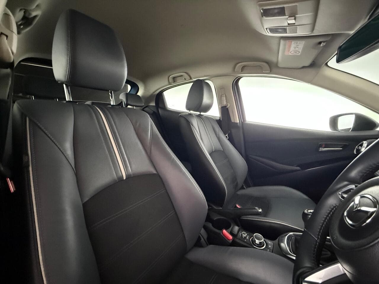 Mazda Mazda2 thumbnail Seat Driver