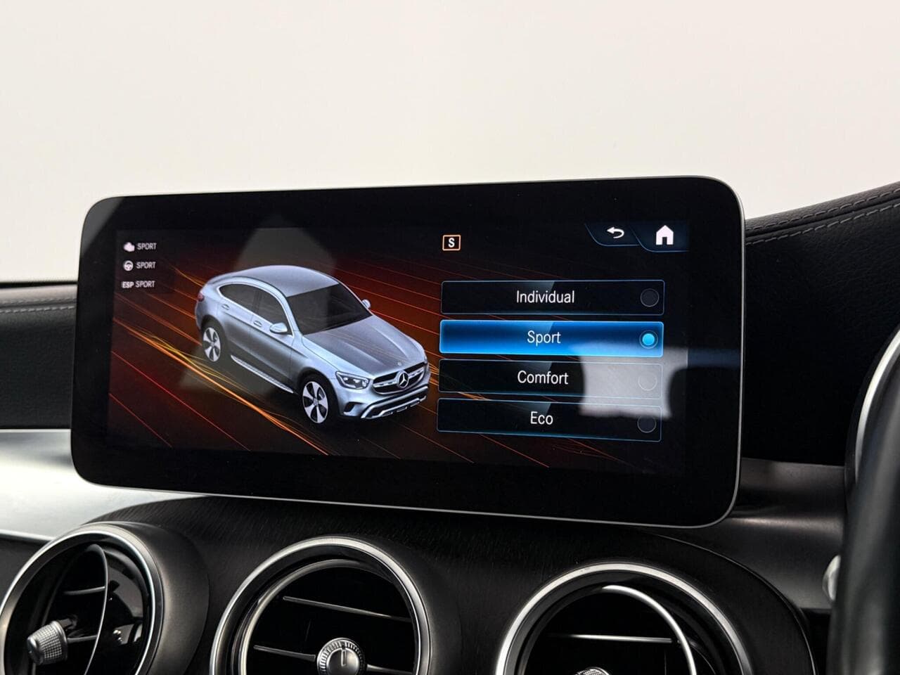 Mercedes-Benz GLC thumbnail Infotainment System