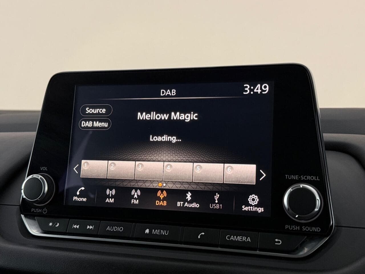 Nissan Qashqai thumbnail Infotainment System