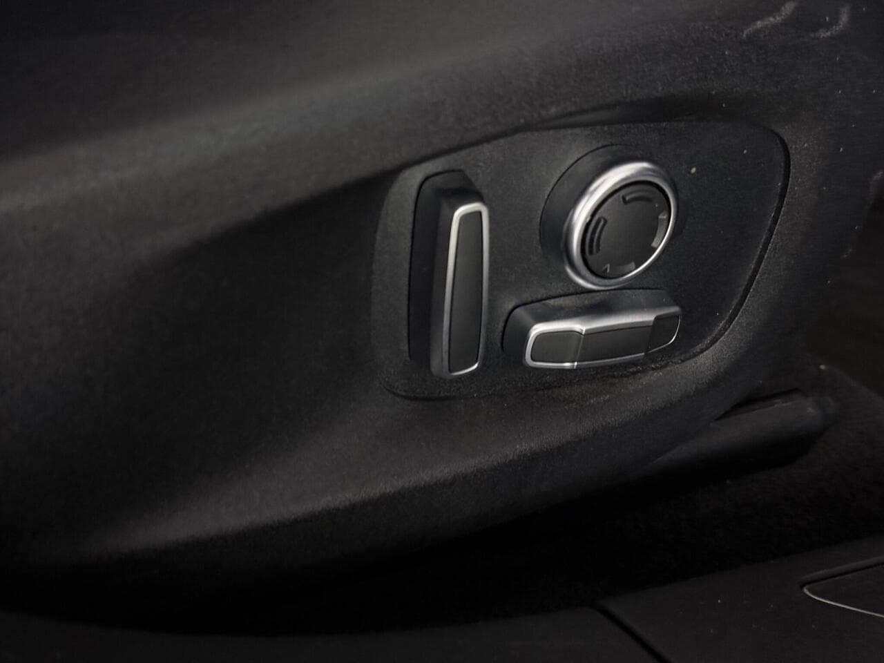 Jaguar I-PACE thumbnail Misc Controls