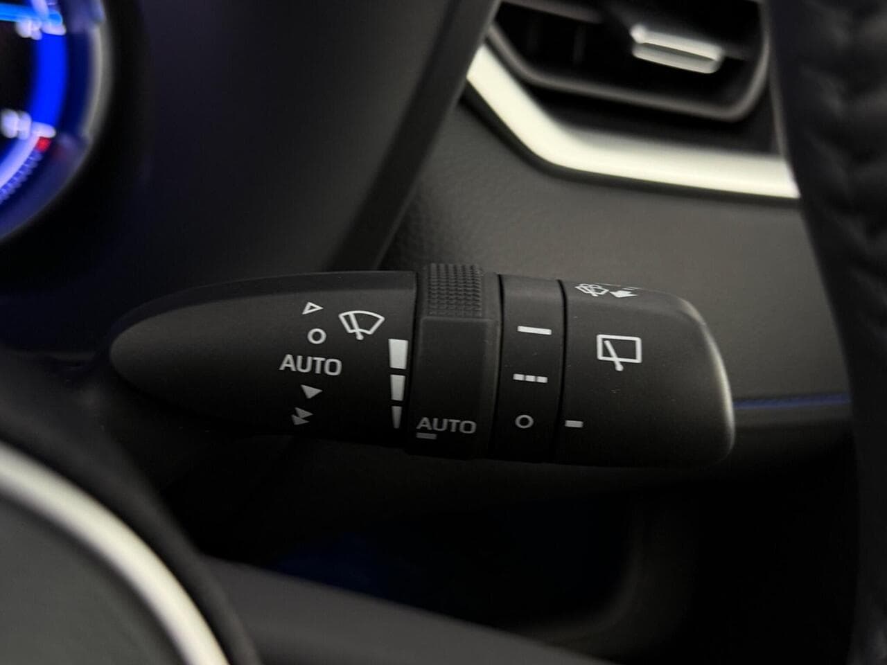 Toyota RAV4 thumbnail Misc Controls