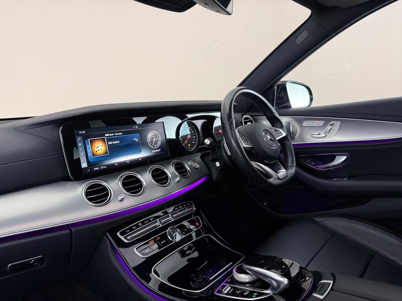 Mercedes-Benz E Class thumbnail Interior Front