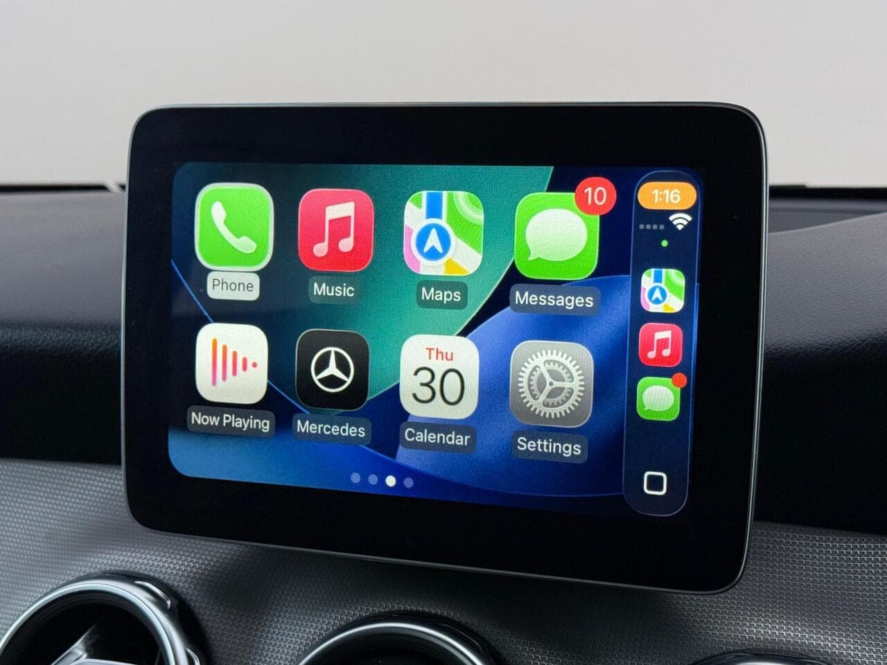 Mercedes-Benz GLA thumbnail Infotainment System