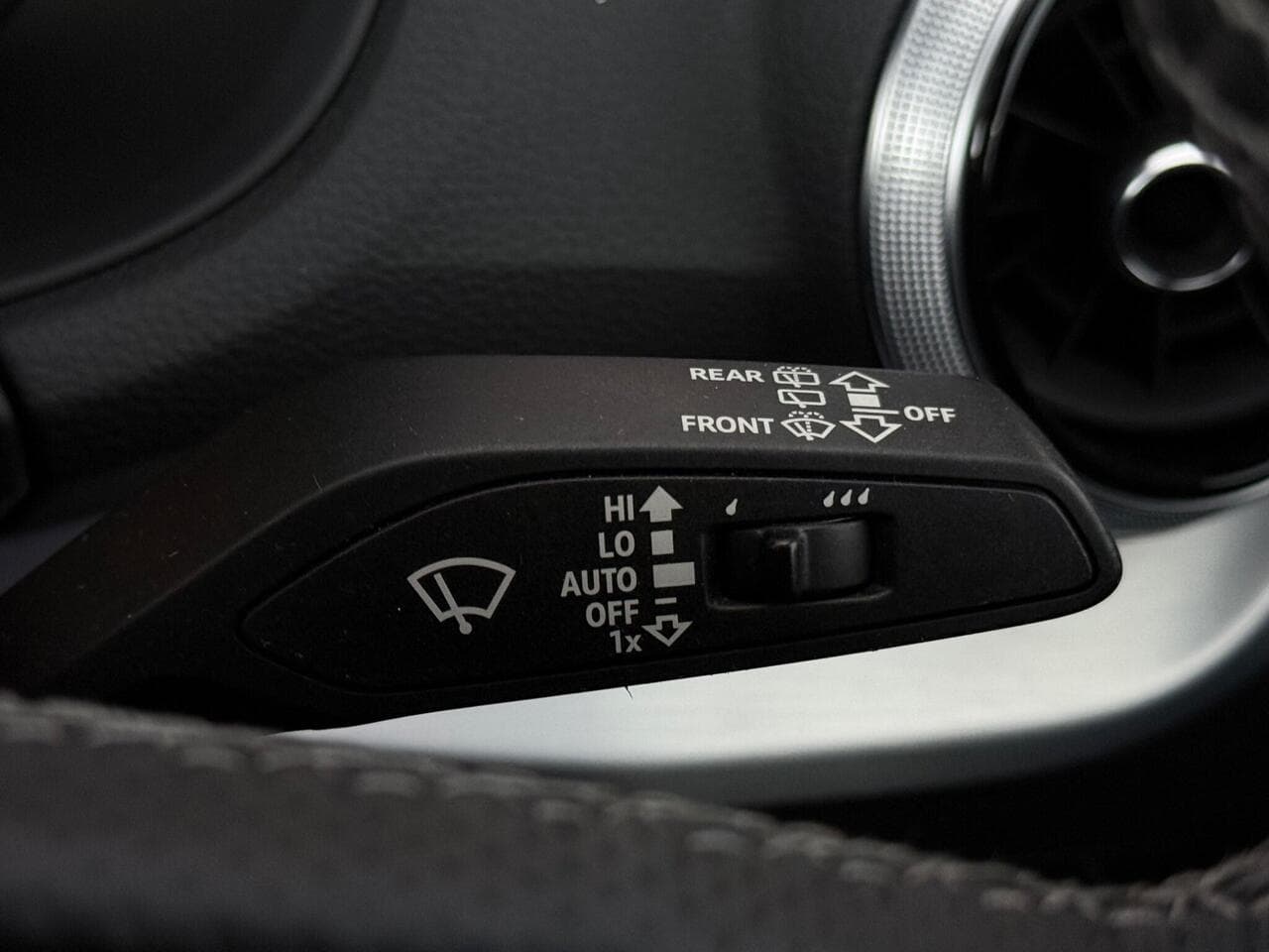 Audi Q2 thumbnail Misc Controls