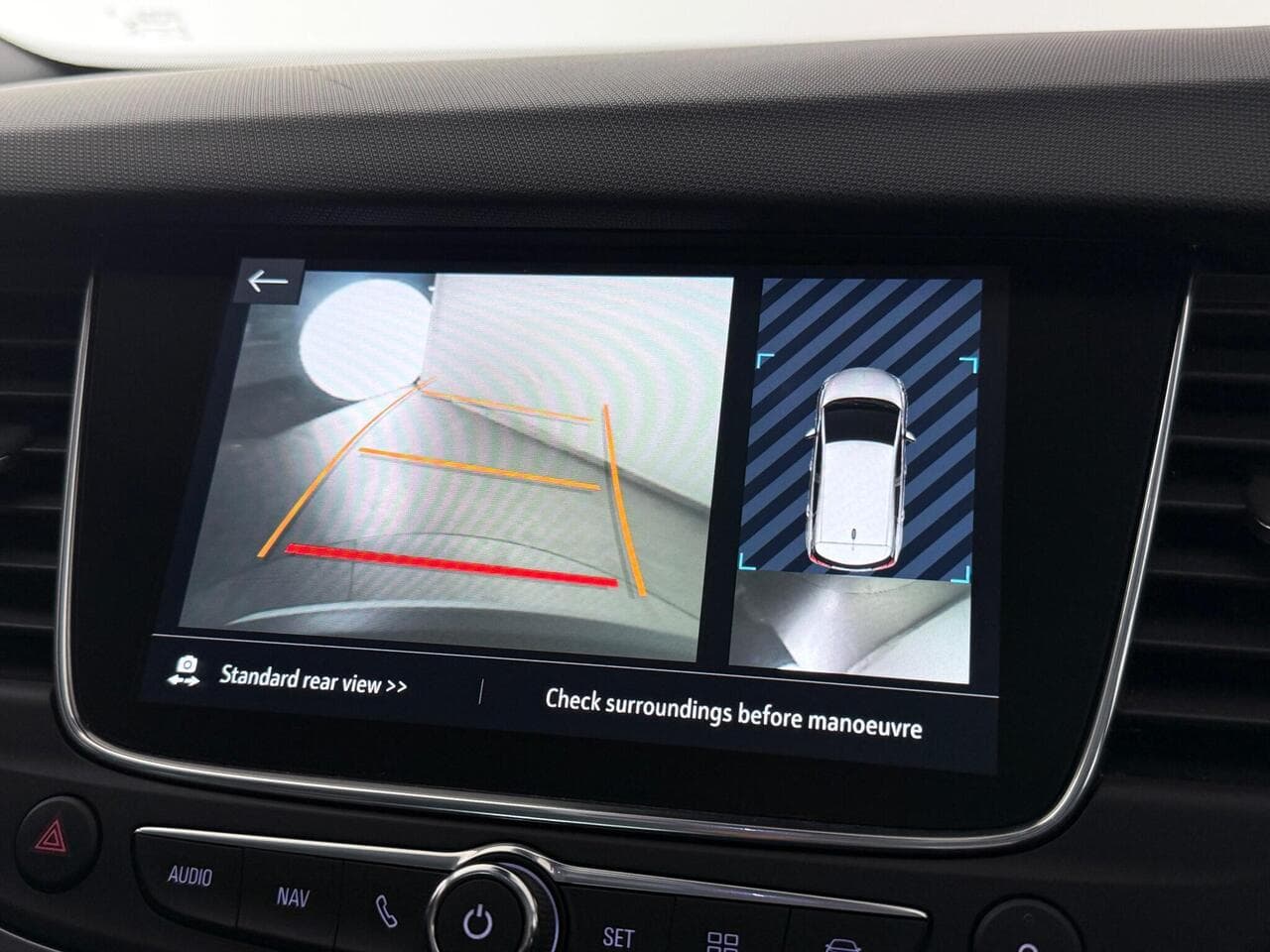 Vauxhall Crossland thumbnail Infotainment System