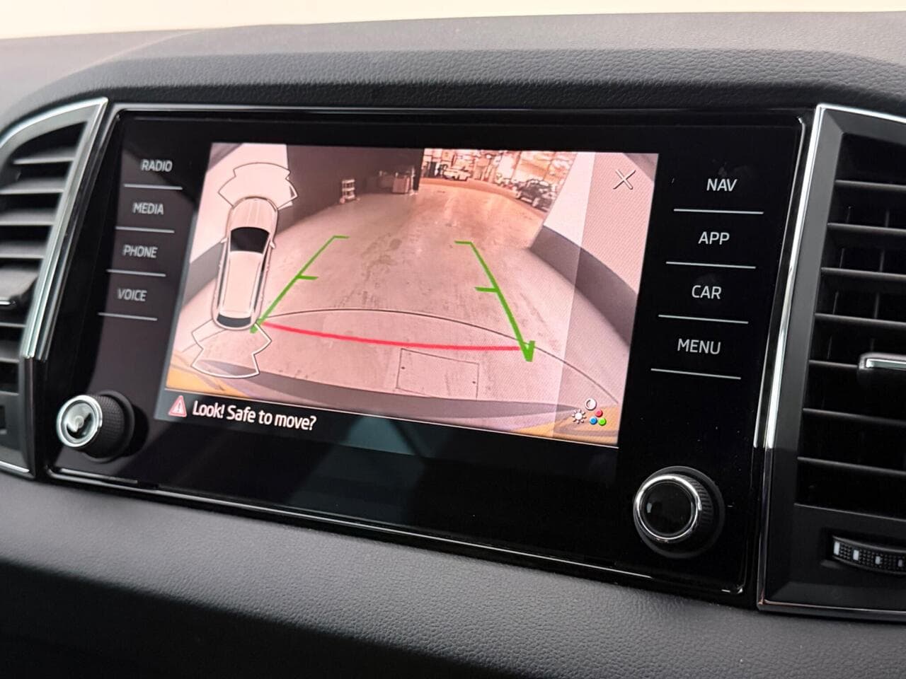 Skoda Karoq thumbnail Infotainment System