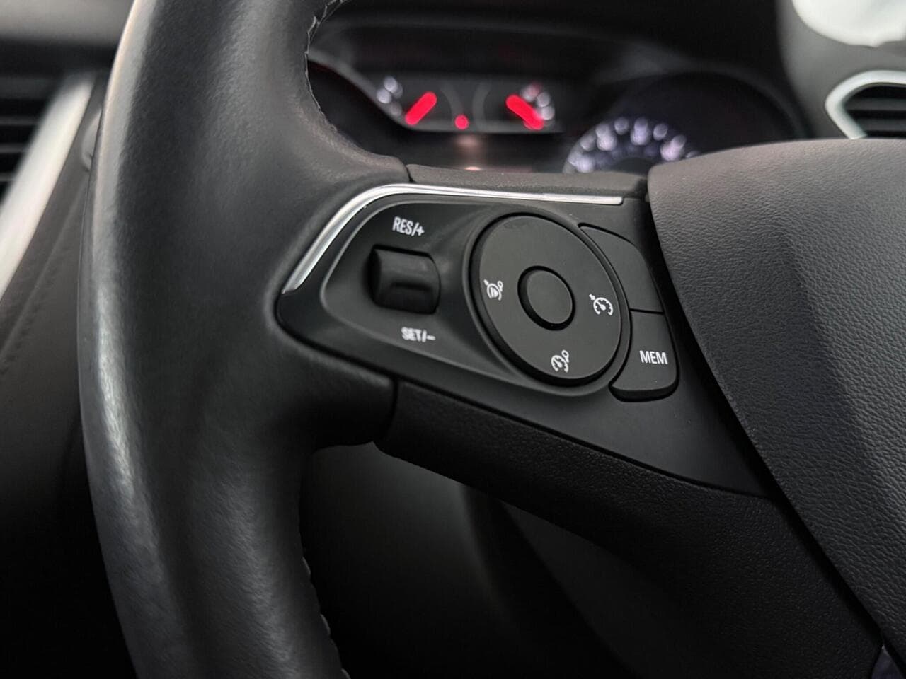 Vauxhall Grandland X thumbnail Misc Controls