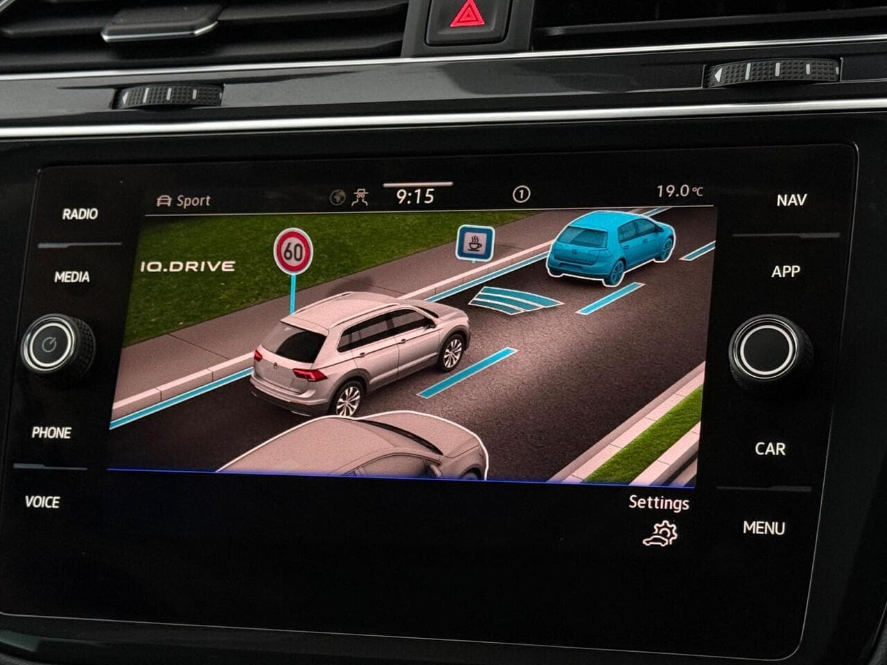 Volkswagen Tiguan thumbnail Infotainment System