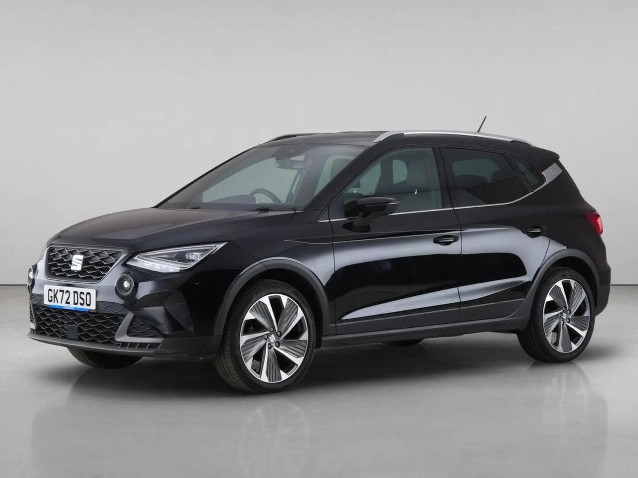 SEAT Arona thumbnail Front Left