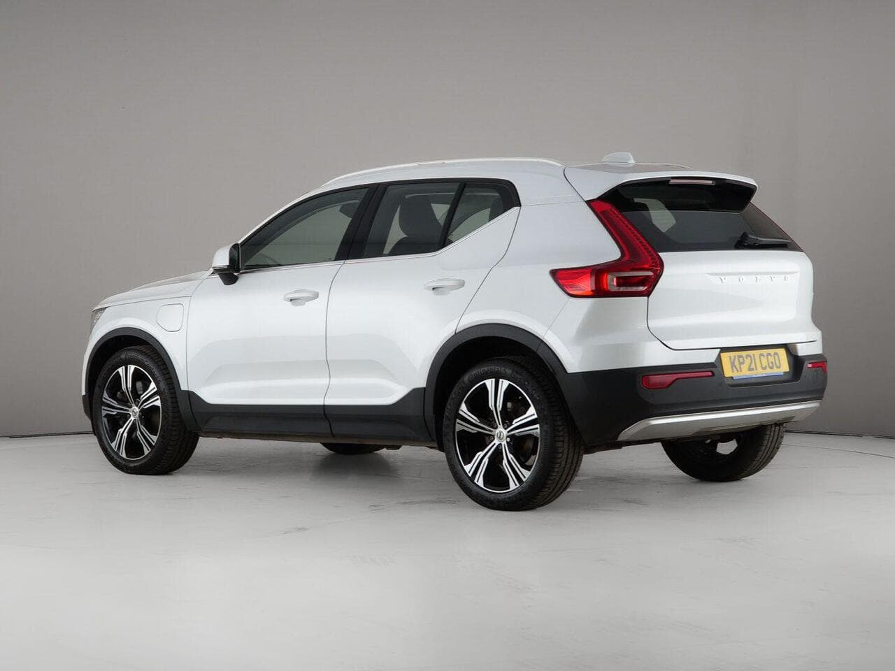 Volvo XC40 thumbnail Side Left