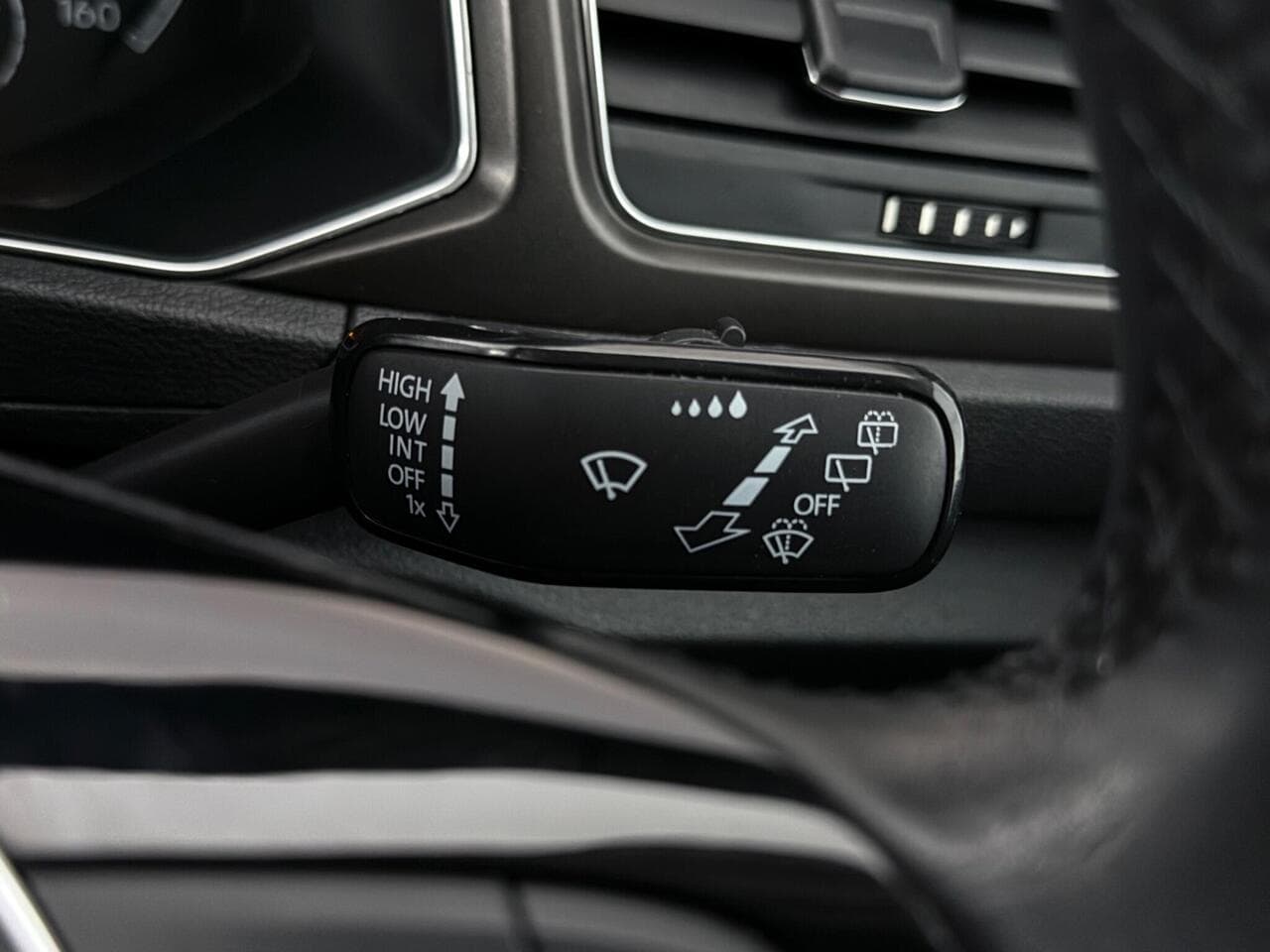 Volkswagen T-Roc thumbnail Misc Controls