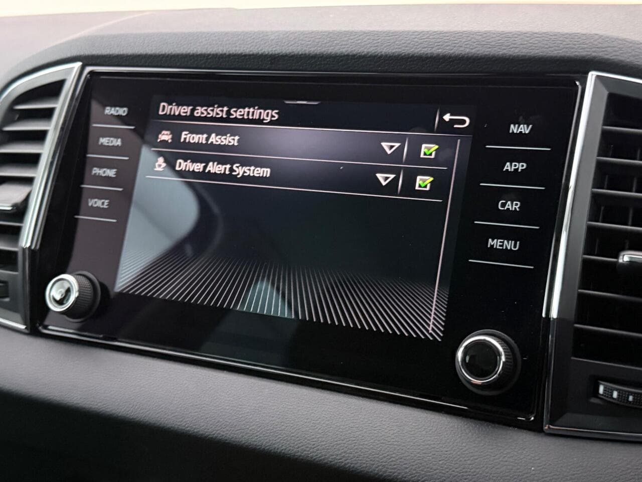 Skoda Karoq thumbnail Infotainment System