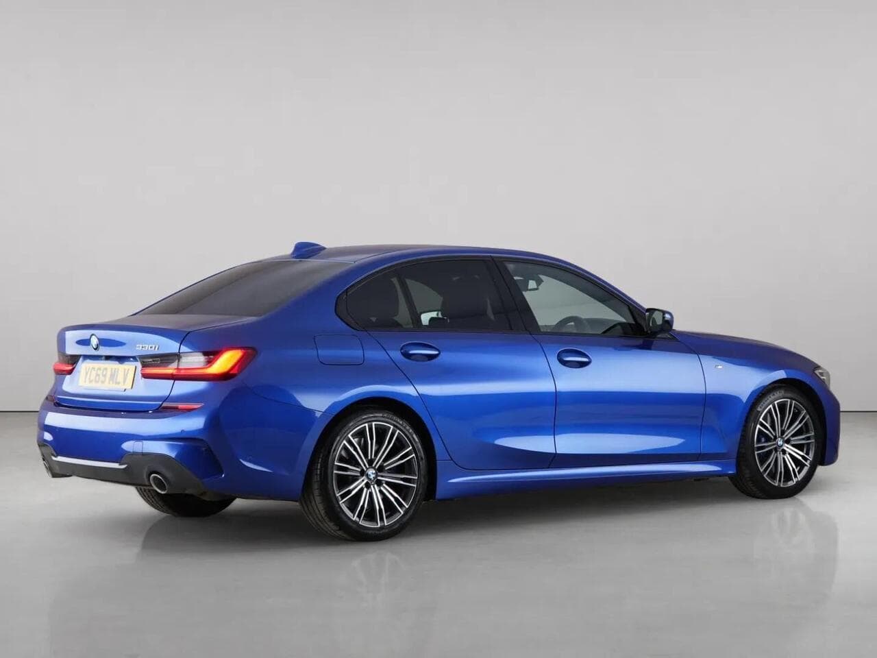BMW 3 Series thumbnail Front Right