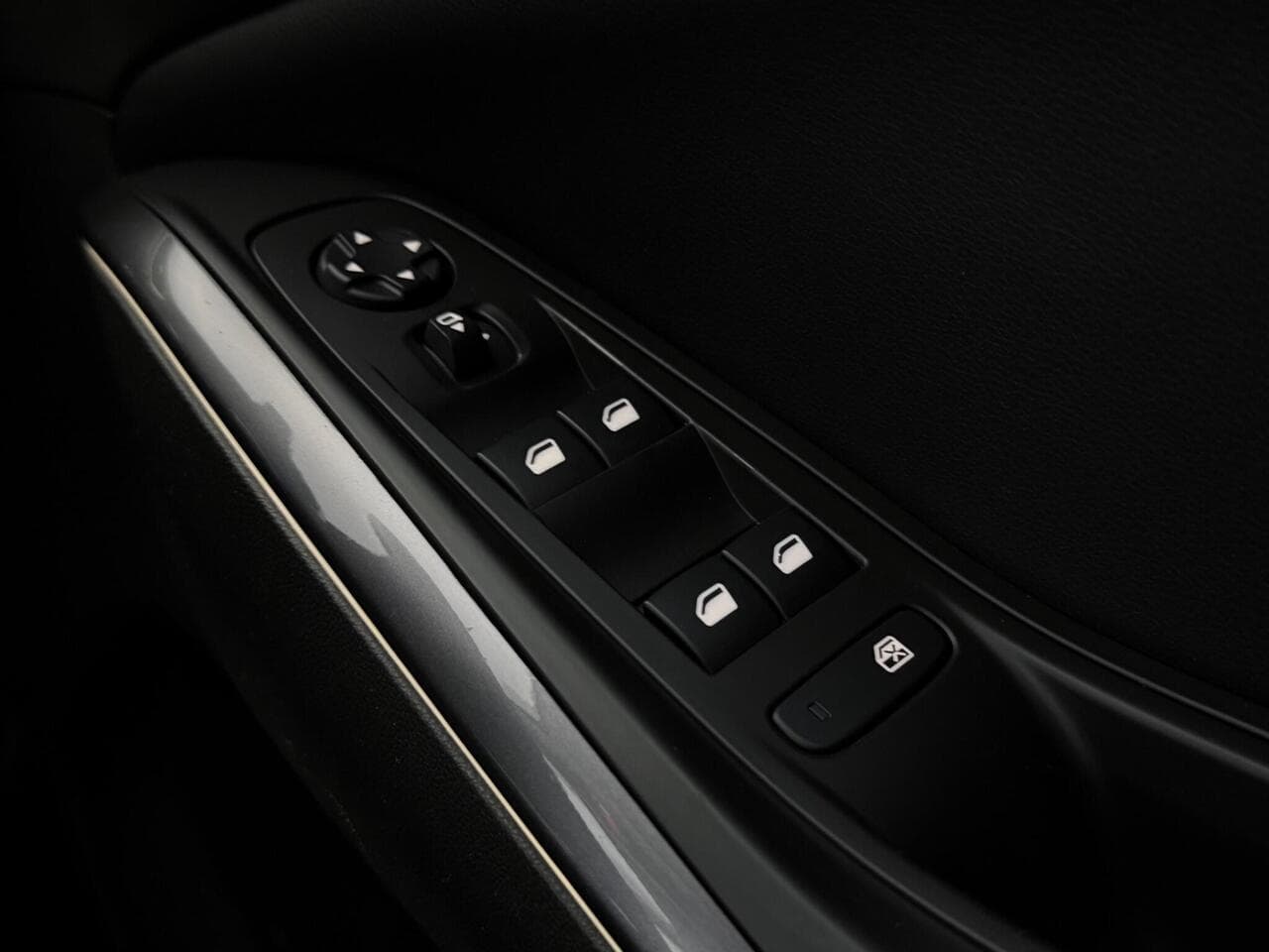 Vauxhall Grandland X thumbnail Misc Controls