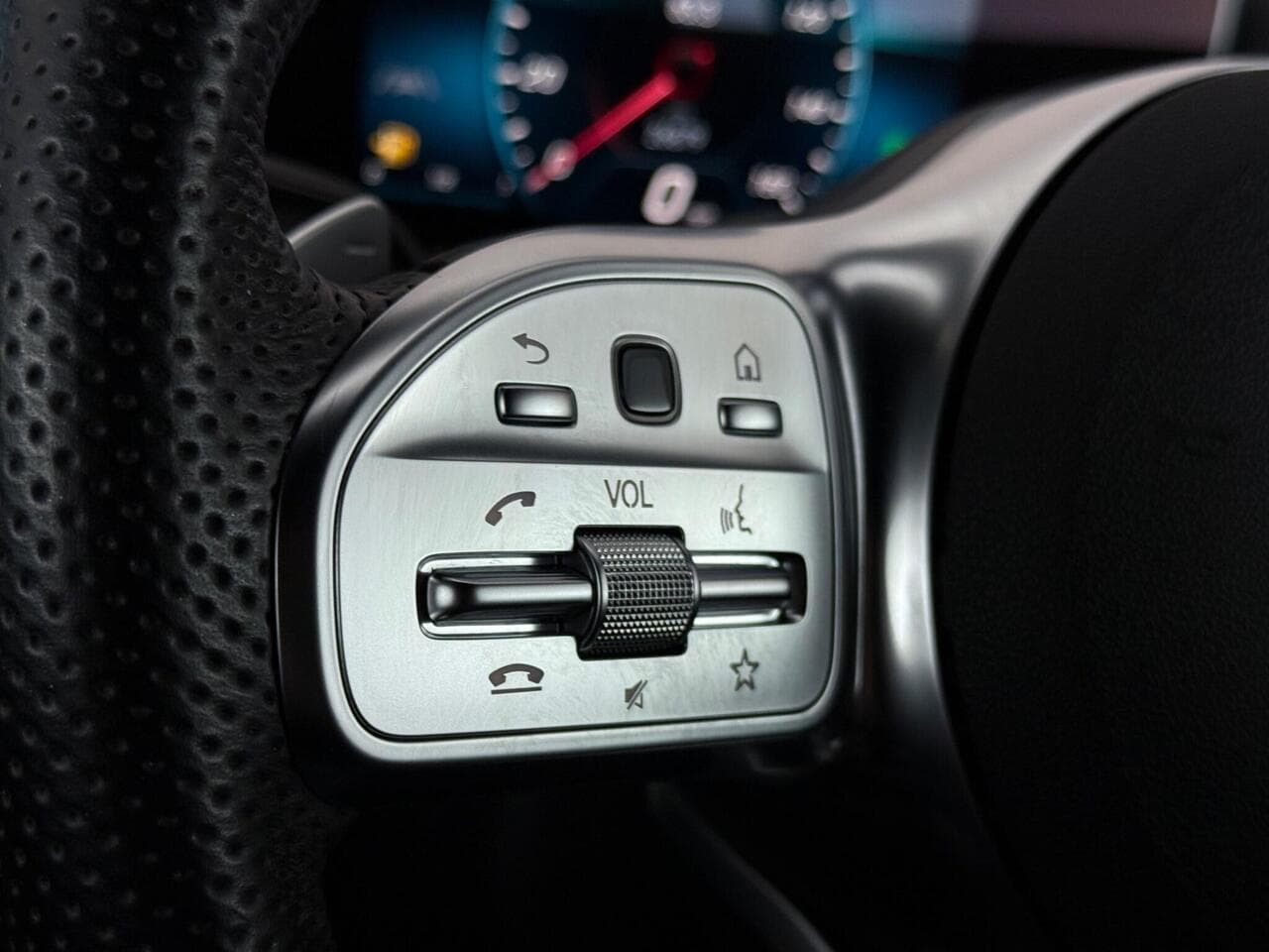 Mercedes-Benz CLA thumbnail Misc Controls