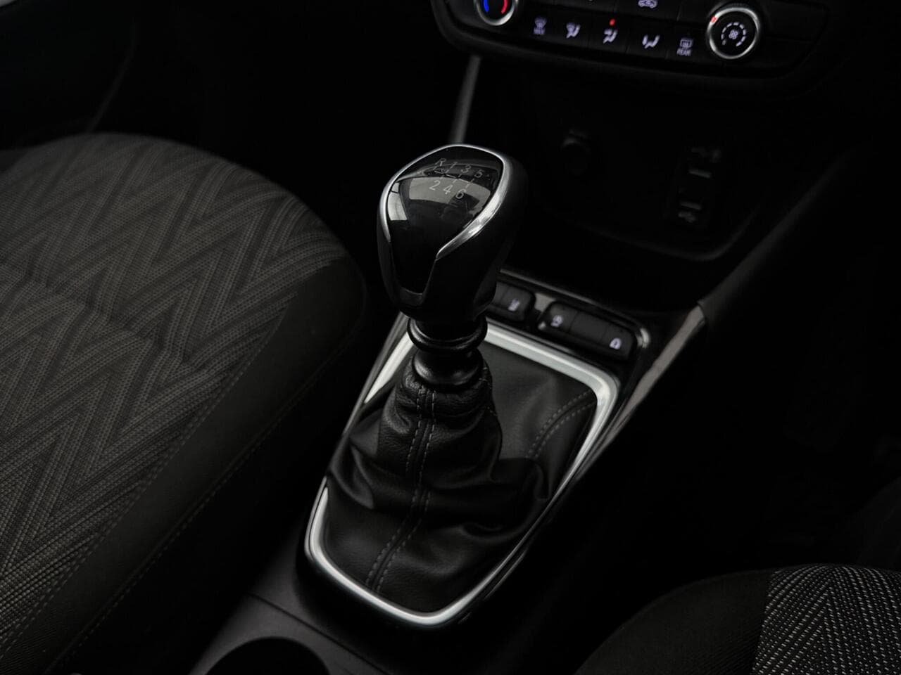 Vauxhall Crossland X thumbnail Interior Front