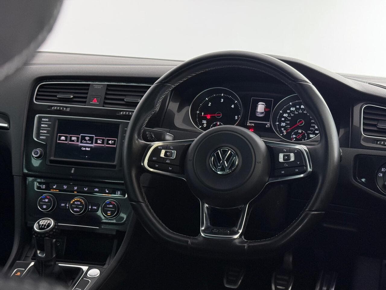 Volkswagen Golf thumbnail Steering Wheel