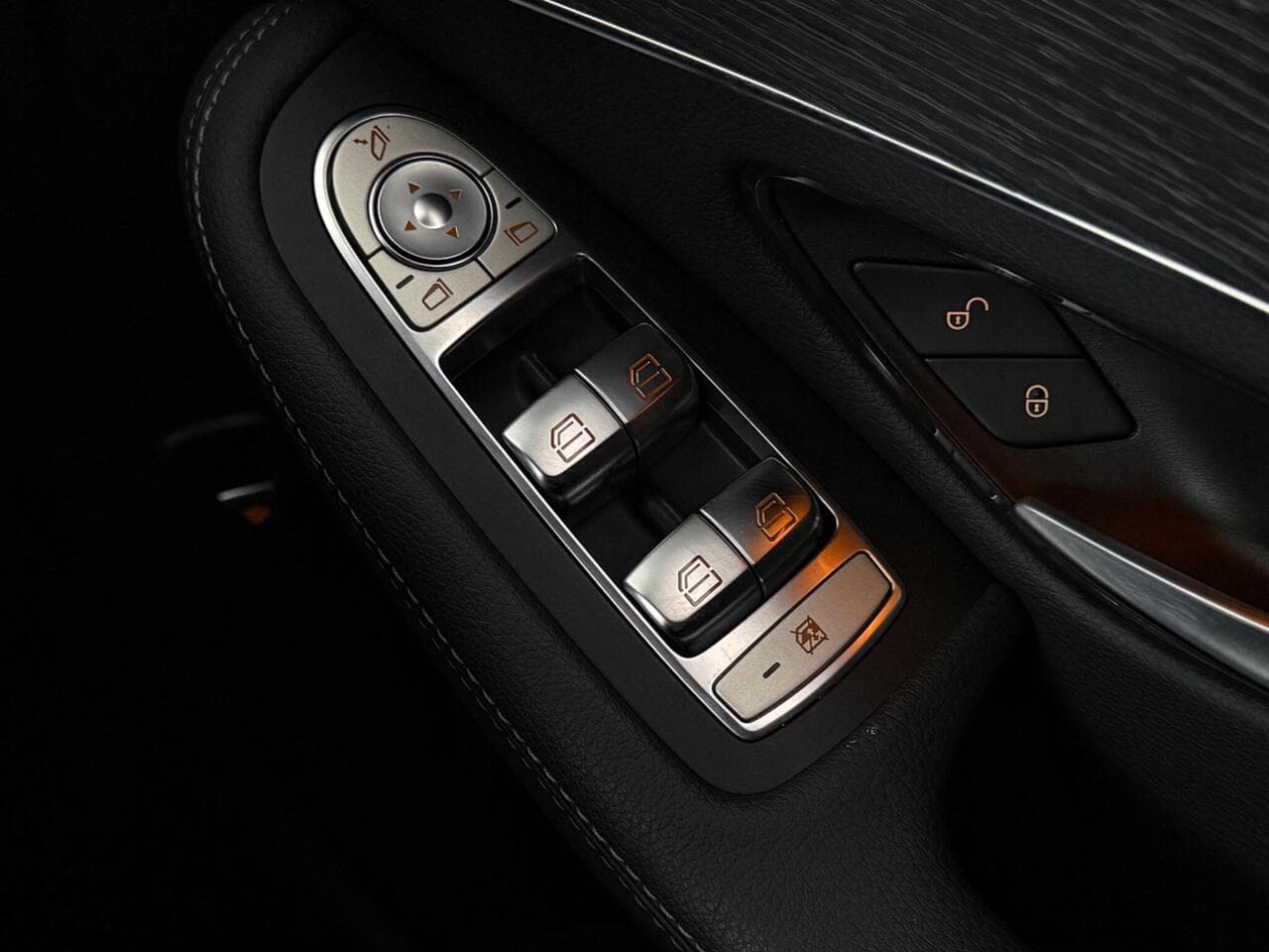 Mercedes-Benz GLC thumbnail Door Interior