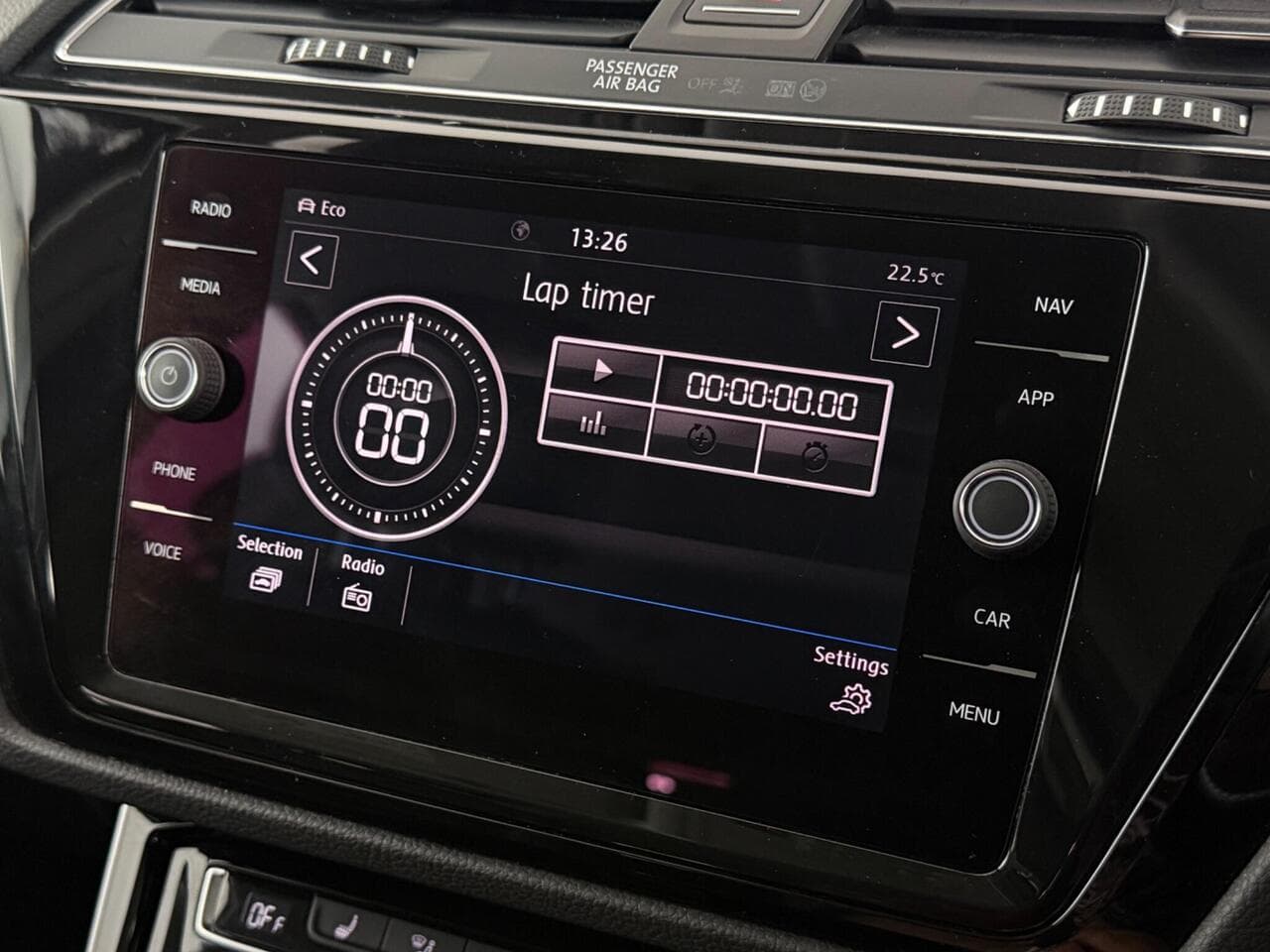 Volkswagen Touran thumbnail Infotainment System