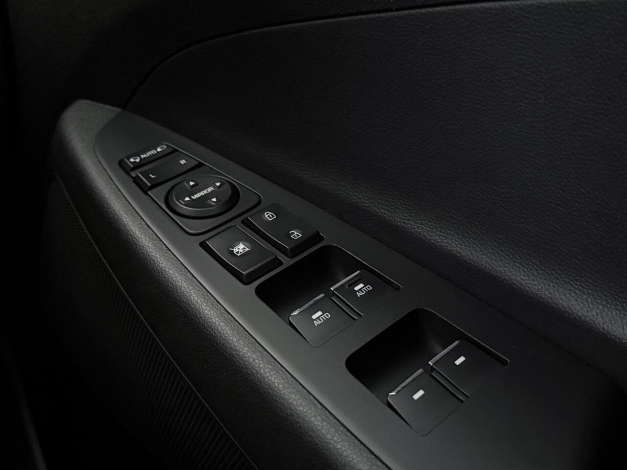 Hyundai TUCSON thumbnail Misc Controls