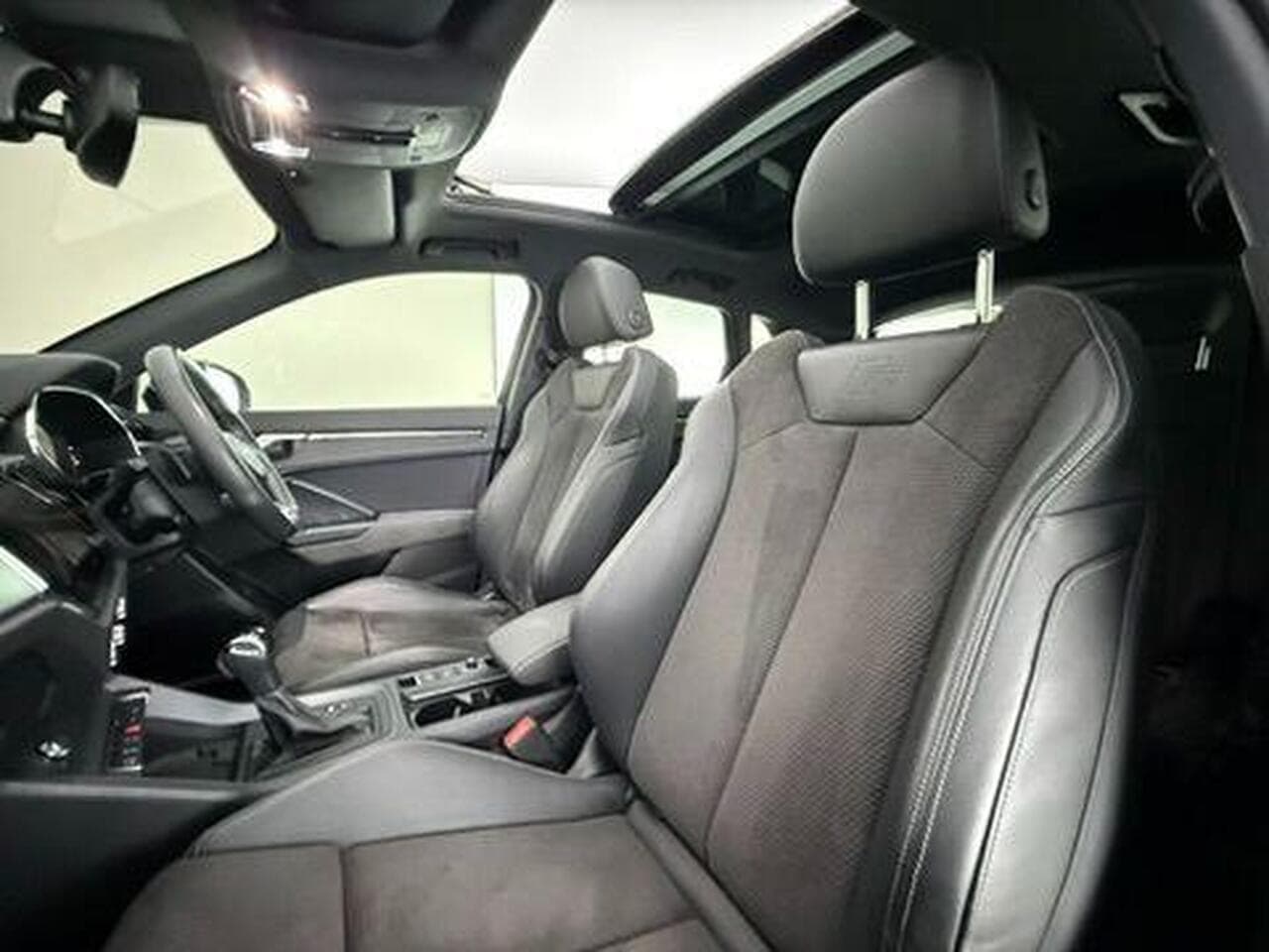 Audi Q3 thumbnail Seat Front Passenger