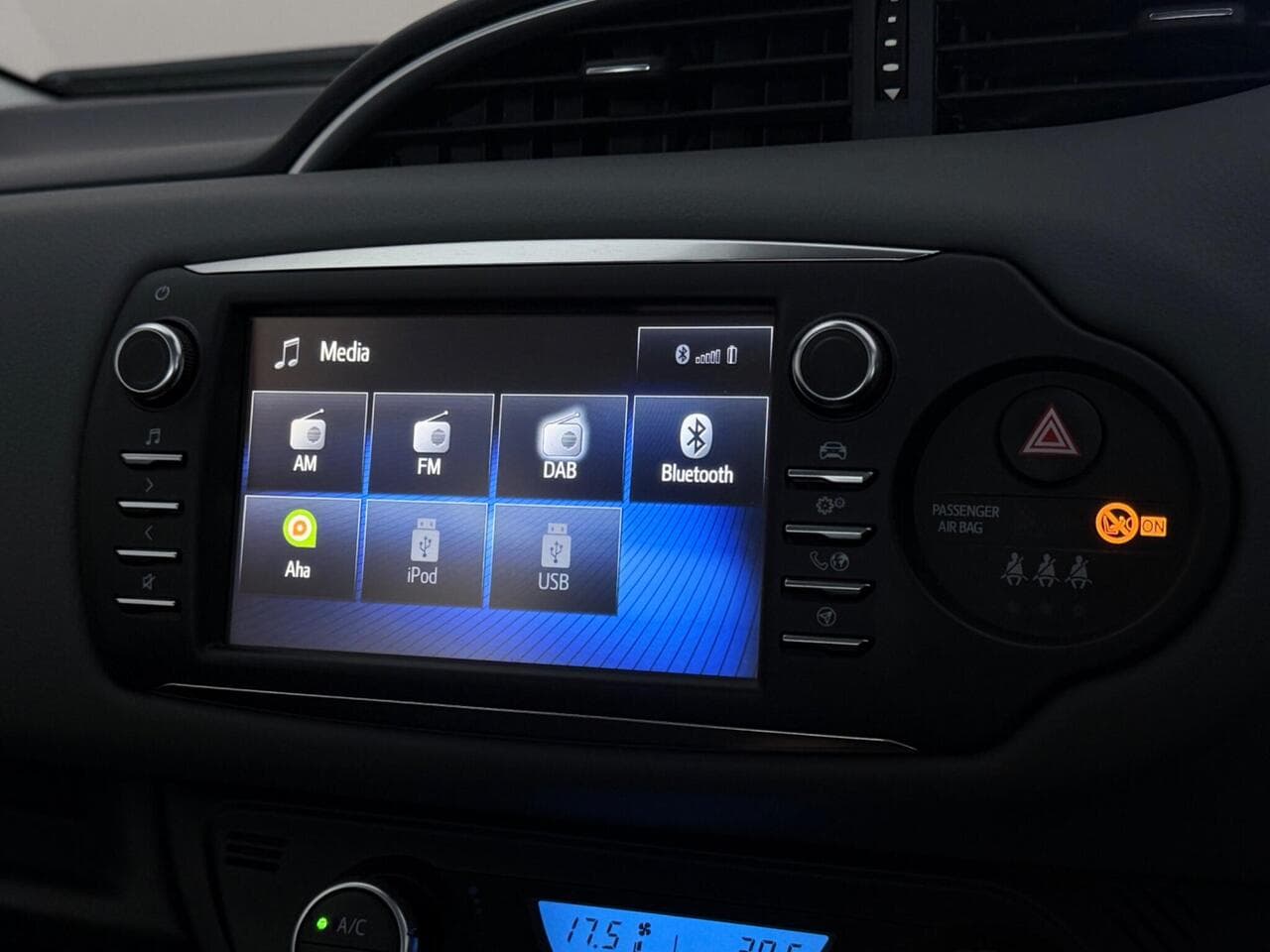 Toyota Yaris thumbnail Infotainment System