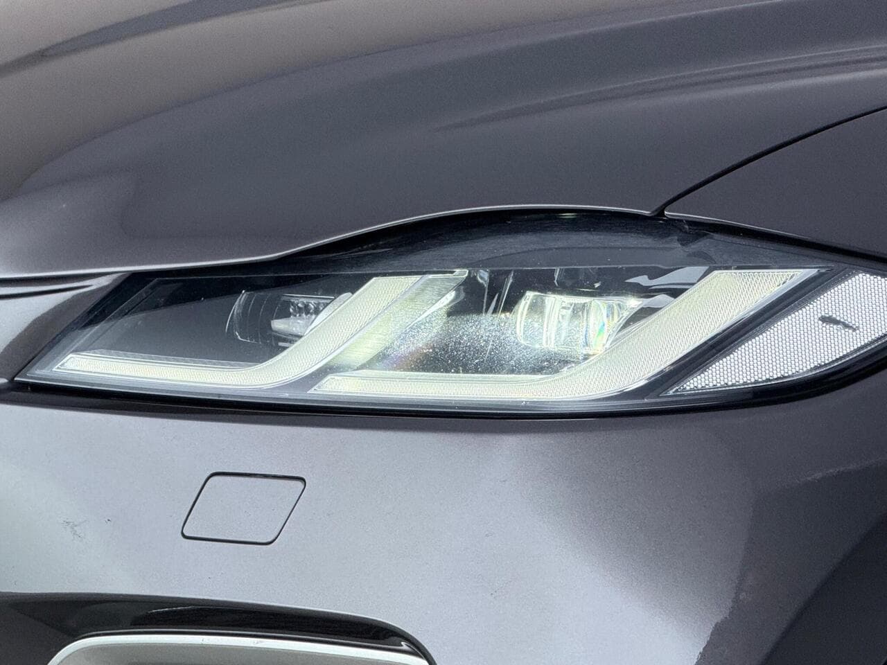 Jaguar F-PACE thumbnail Lights Front