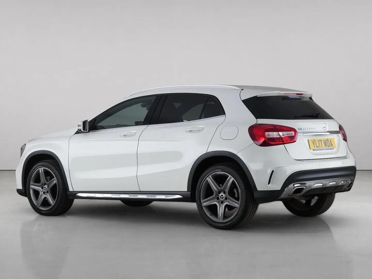 Mercedes-Benz GLA thumbnail Rear Left