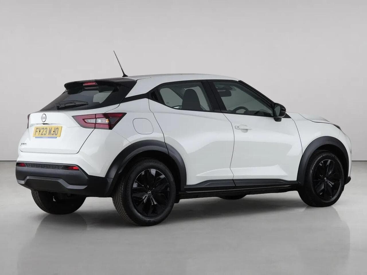 Nissan Juke thumbnail Rear Right