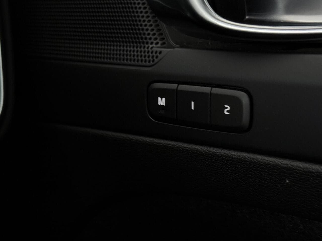 Volvo XC40 thumbnail Misc Controls
