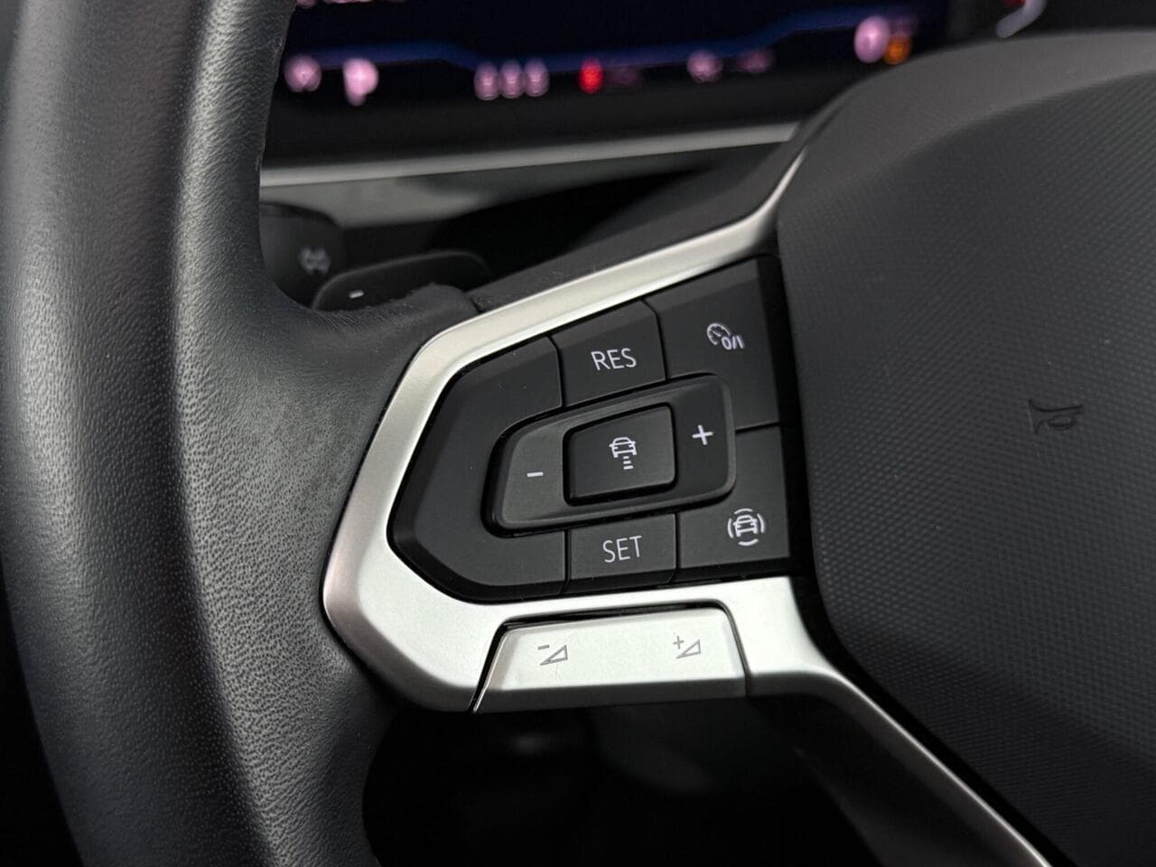 Volkswagen Tiguan thumbnail Misc Controls