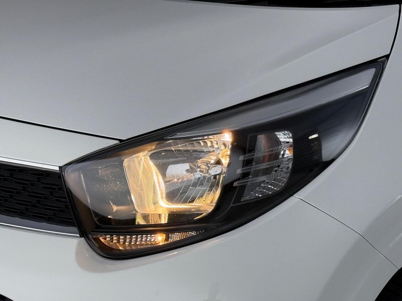 Kia Picanto thumbnail Lights Front