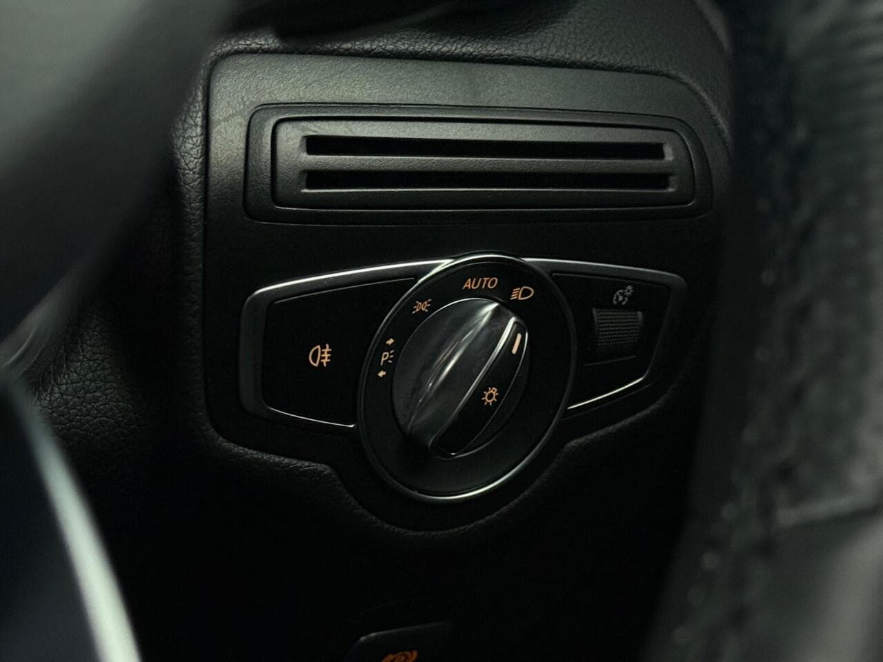 Mercedes-Benz GLC thumbnail Misc Controls