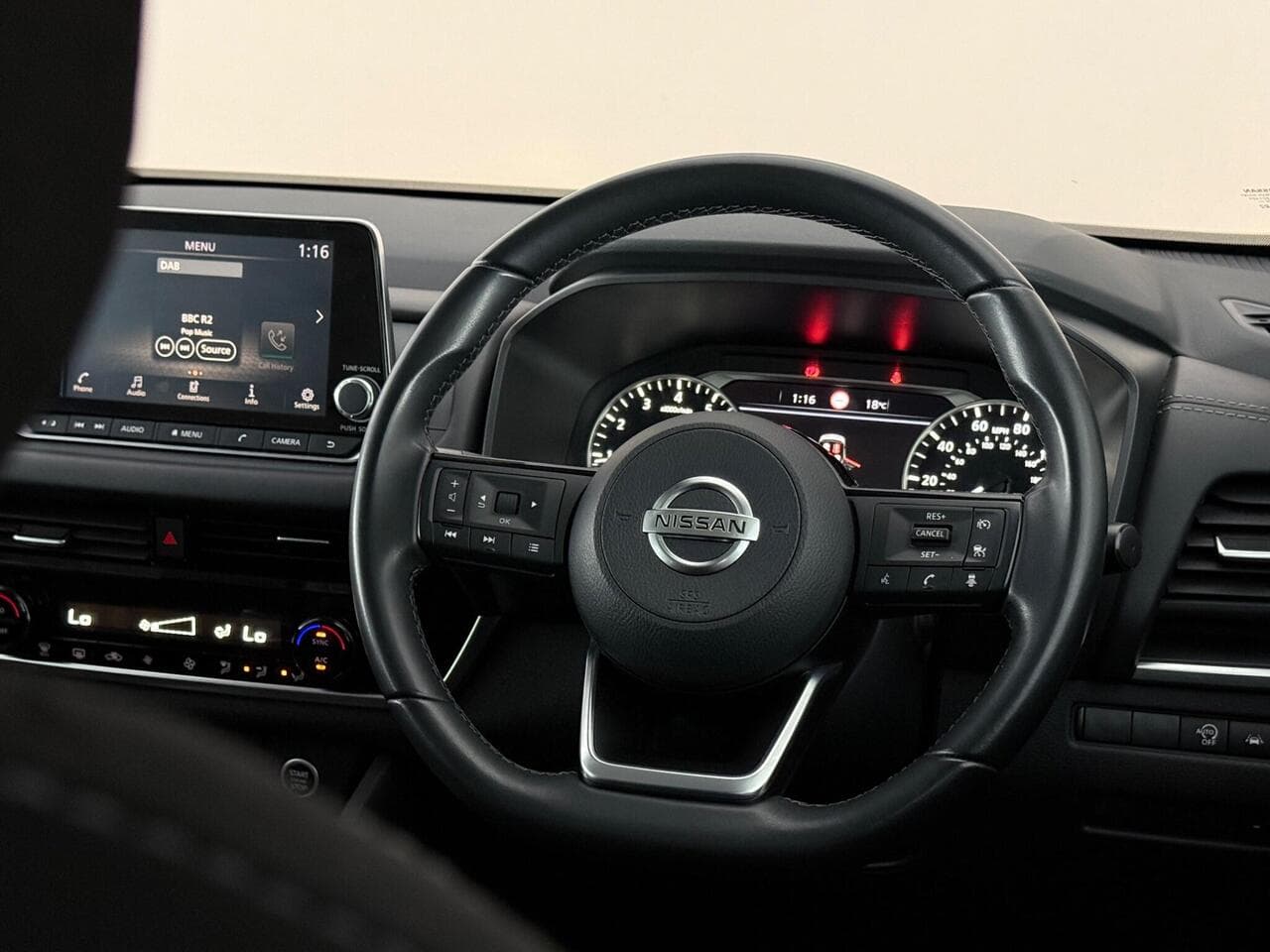 Nissan Qashqai thumbnail Steering Wheel